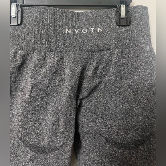 NVGTN contour seamless workout shorts. Size medium. - Picture 2 of 3